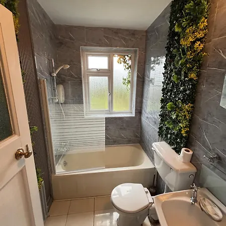 2 Bed 2 Bath House In Quiet Estate Дом отдыха