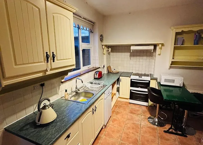 2 Bed 2 Bath House In Quiet Estate Дом отдыха