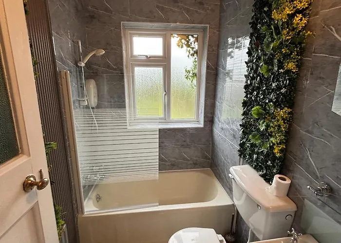 2 Bed 2 Bath House In Quiet Estate Дом отдыха
